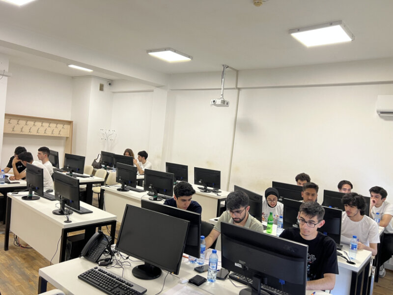 BDU komandası “Beynəlxalq proqramlaşdırma düşərgəsi”ndə iştirak edir